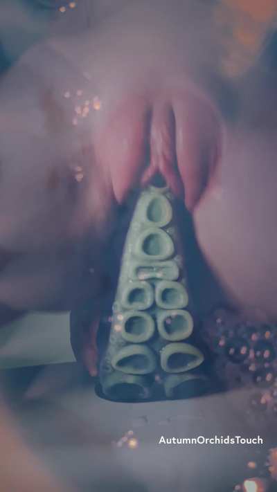 Inviting you into my magical world where two monstrous alien creatures are slorpy fucking before your very eyes…