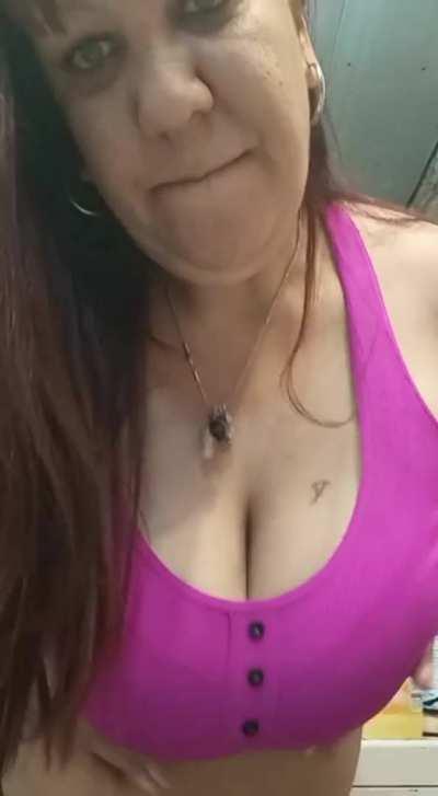 Cum on my tits please💦💦👅
