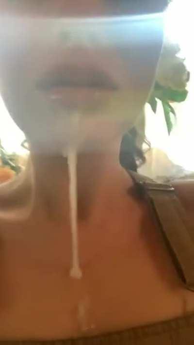Watch me gag while trying to take a load in the mouth, it gets messy😏