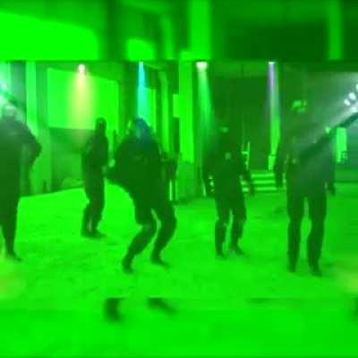 KUYA KRIS MAY KUMAKATOK SA PINTO NYO!!