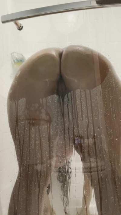 Are you ready for your shower papi? 🍑💦