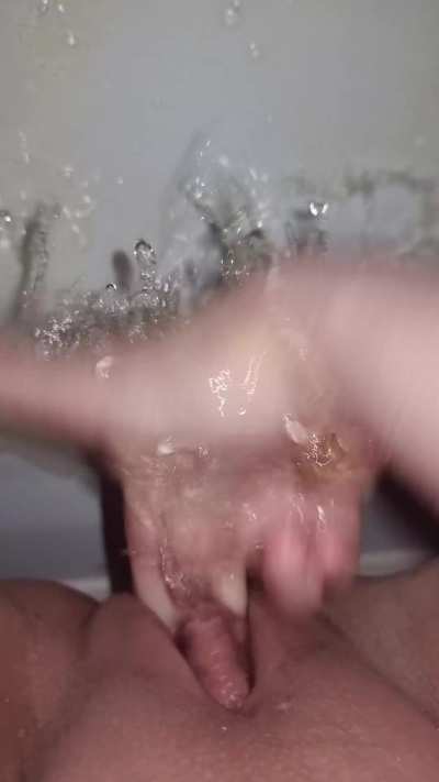 If you finger me you can be 100% sure, that I will pee on you