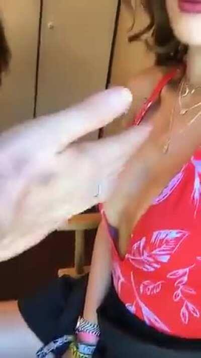 Someone taste bella thorne's cleavage