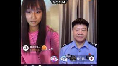 线上演示抠脚大叔秒变萝莉女神