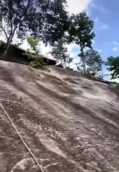 Monk climbs with ease while others are even struggling with rope 😱🙄