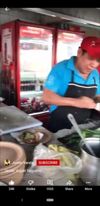 Ordering some tacos on the streets of México