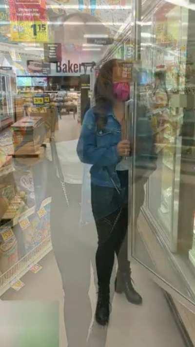 I Know How To Make Shopping Fun With My Big Titties