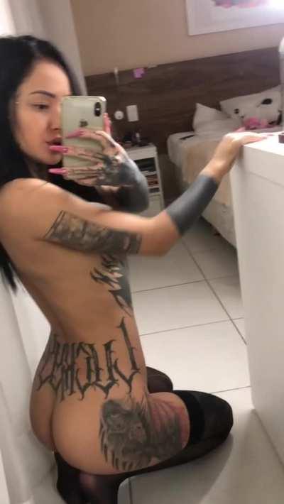 Do you like simple mirror nude videos like this? 👌