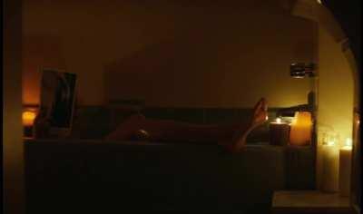 Aubrey Plaza in a tub