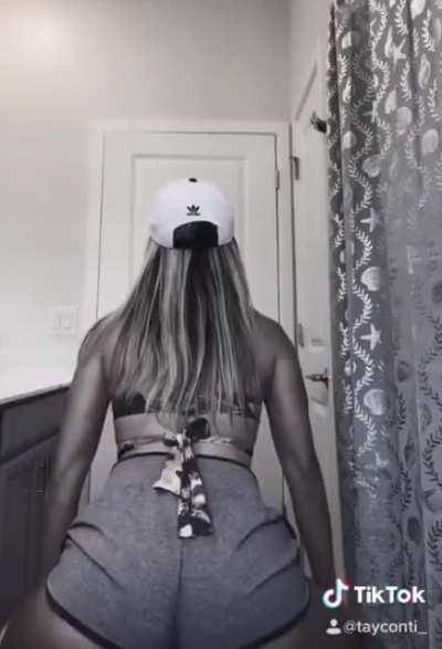 Taynara twerking