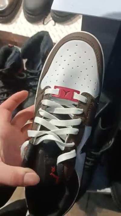 the hell are theese?? 💀💀