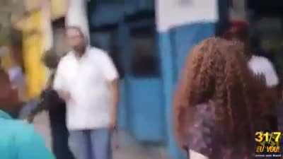 Feminazis atacando homens trabalhador no momento de lazer. Até quando Brasil?!