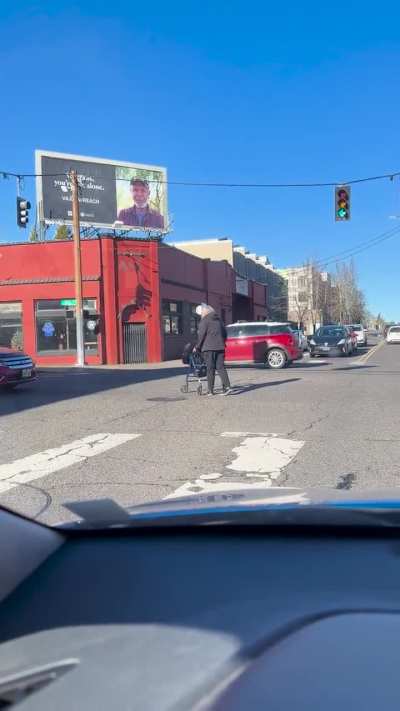 someone come get their grandma off ne glisan/60th