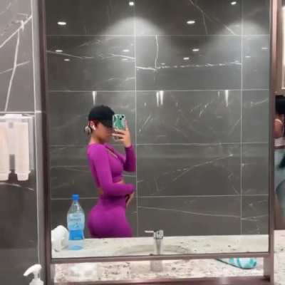 Serayah's Purple Reign 💜 She be looking good enough to eat in her gym fits
