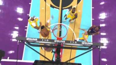 [Highlight] Bradley Beal closes out the 1st half in style; up to 20 points