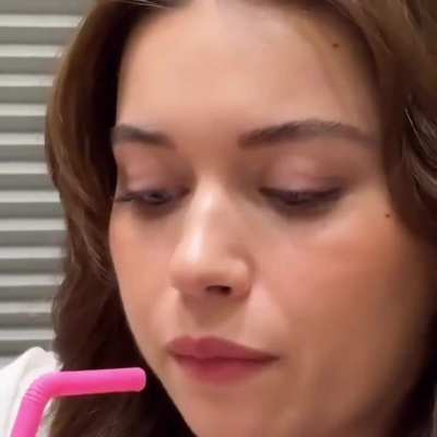 Afra Saraçoğlu • Milk shake funny faces ☺️