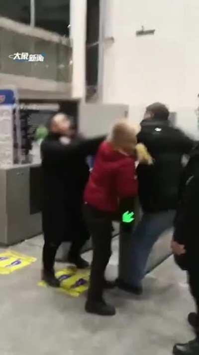 我叫刘阿姨，小🔥💦你摊上事了