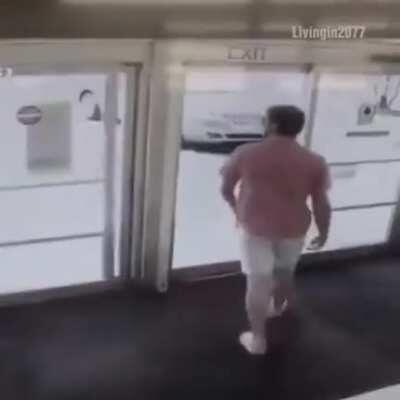 Nova temporada de pessoas vs porta invisivel e inexistente