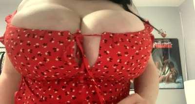 My huge tits won’t fit in my new dress.... Sub to my OF LINK IN COMMENTS to watch me try on all my new dresses