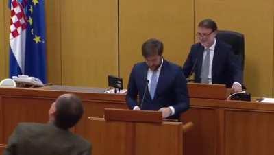 Reaction to 3.5 magnitude aftershock in Croatian Parliament today