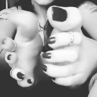 Burnd0wnl0v3 [RETIRED] Spread long toes