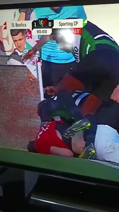 Isto devia dar quantos jogos de fora?