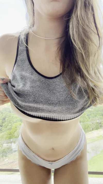 I Love Flashing my Latina boobs on the balcony 🙈