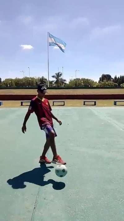 De los creadores del mejor anime del mundo llega: