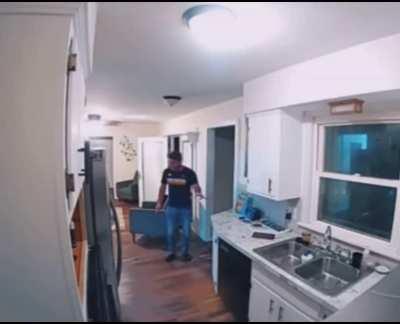 Алекса жестоко издеваеться над кожаным