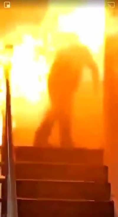 Dude accidentally sets himself on fire while trying to set fire to building