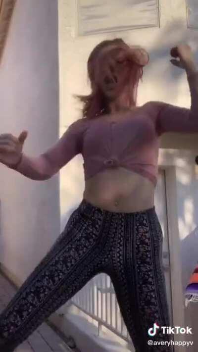 Watch them titties fly.