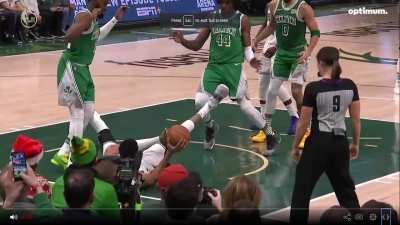 [Highlight] Antetokounmpo gets called for the offensive foul after falling to the ground