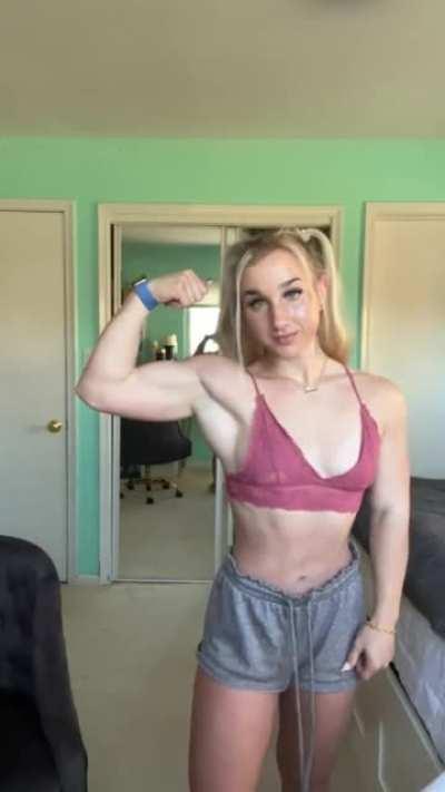 Do you like just fit or muscled ?