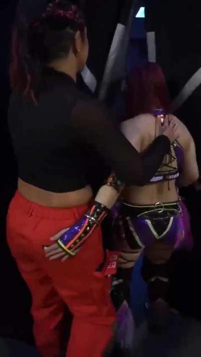 Bayley & Iyo Sky