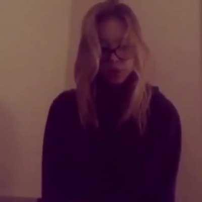 Sydney singing colours by halsey 