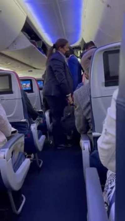 The Dominican Republic's president flying Coach...