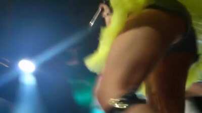 Sexy concert moments 😜