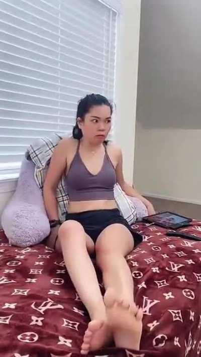 Shea’s Asian feet on live