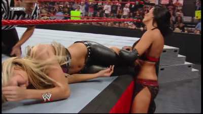 What Separates a Dangerous Landing From a Safe One in Pro Wrestling 🤯