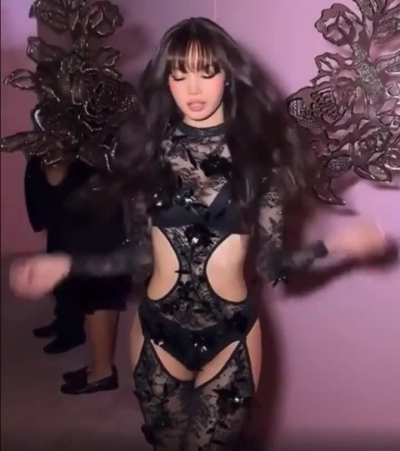 Imagine Lisa wearing a black strapon with that outfit while she seduces you like this. How much you wanna be pegged by her on a scale of 1 to 10?