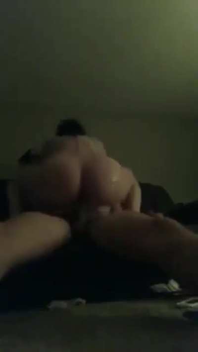 She rides perfectly 😩🍑