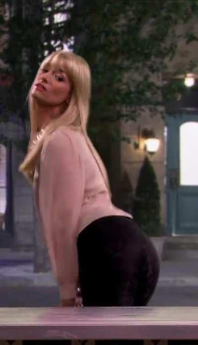 Beth shaking her sweet butt!