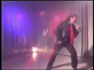 EL miskito en la noche agandallando