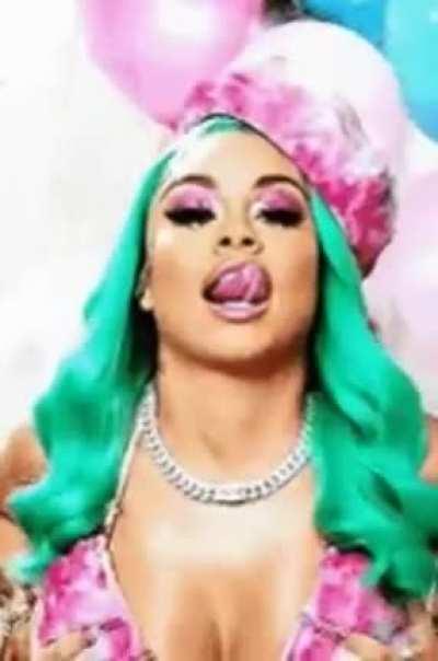 EDIT GOD 😂💛💦💦💦