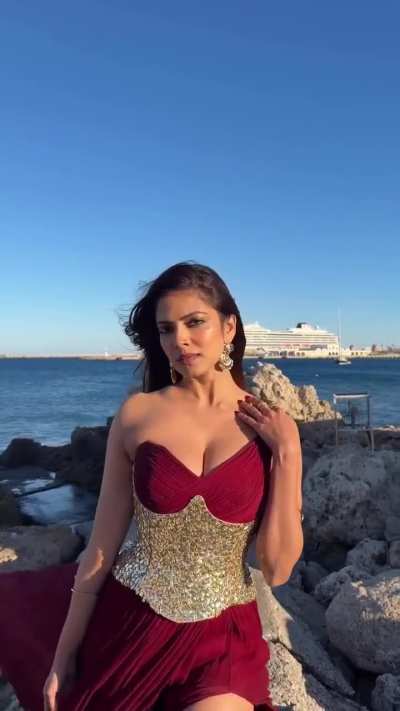 Malavika Mohanan bringing her A game to RajaSaab promos. What a view