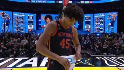 [Highlight] Jericho Sims gives himself a 50 after hanging on the rim