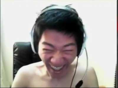 وقتی میای تو ردیت اریا و یه میم خنده دار میبینی، بعد میفهمی اریا بن شده