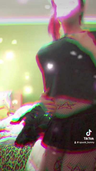 my tits are too small and my skirt is too long, but I make up for it by being the easiest thot at the party~* 💋😈