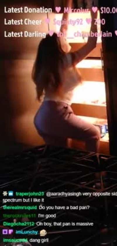 Asmr darling bouncing her ass on twitch