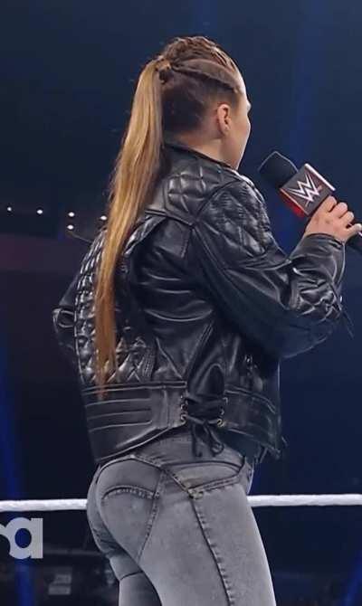 Ronda Rousey ass in jeans